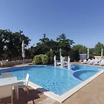 מלון семеен Golden Place