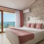 מלון семеен Golden Place 3*