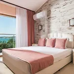 семеен Golden Place מלון 3*