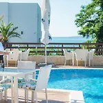 מלון семеен Golden Place 3*