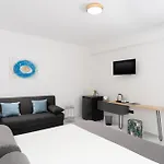 מלון семеен Golden Place 3*
