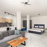 מלון семеен Golden Place 3*