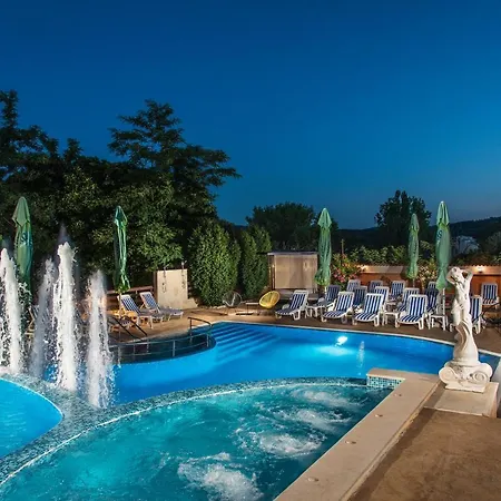 Hotel семеен Golden Place
