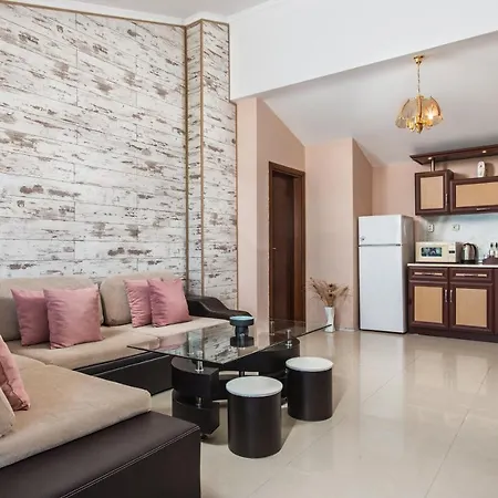 семеен Golden Place 호텔