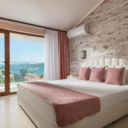 호텔 семеен Golden Place 3*