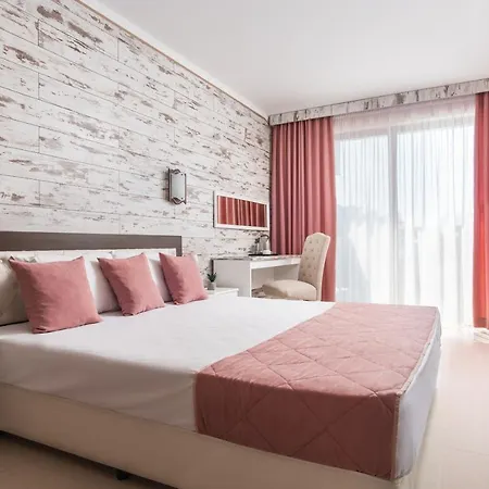 семеен Golden Place 3*