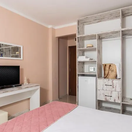семеен Golden Place Hotel Sozopol