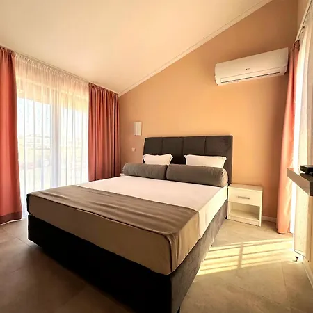 семеен Golden Place 3* Sozopol