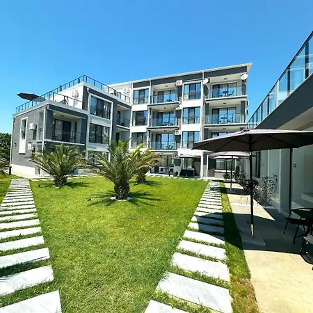 семеен Golden Place 호텔