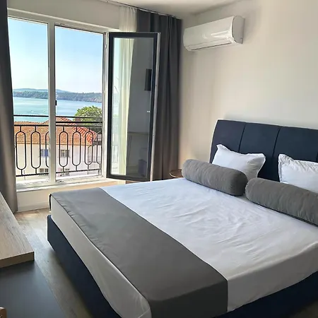 семеен Golden Place Hotel Sozopol