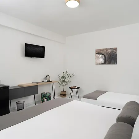 семеен Golden Place 호텔