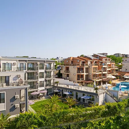 семеен Golden Place 호텔 3*