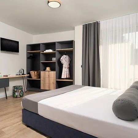 семеен Golden Place 3*