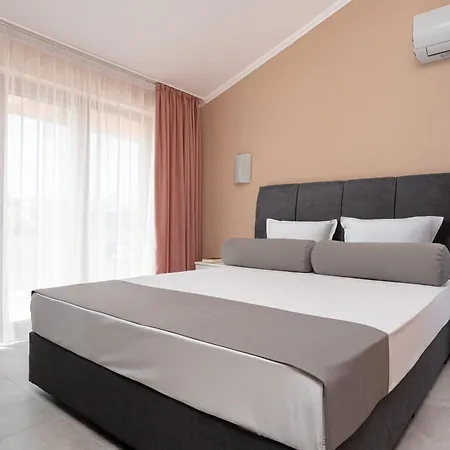 семеен Golden Place 3*