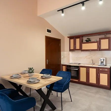 семеен Golden Place 3* 소조폴