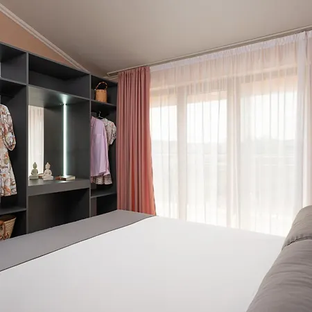 семеен Golden Place