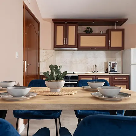 семеен Golden Place Hotel 3*