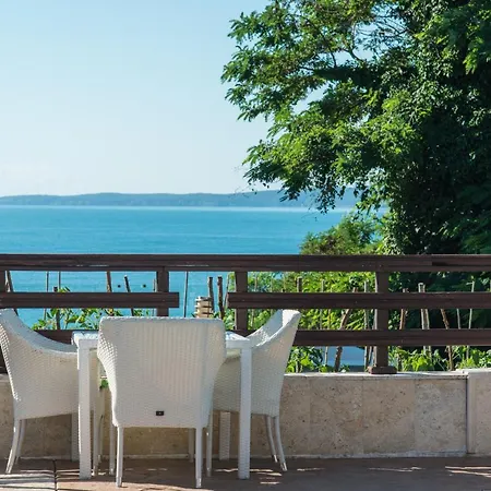 семеен Golden Place