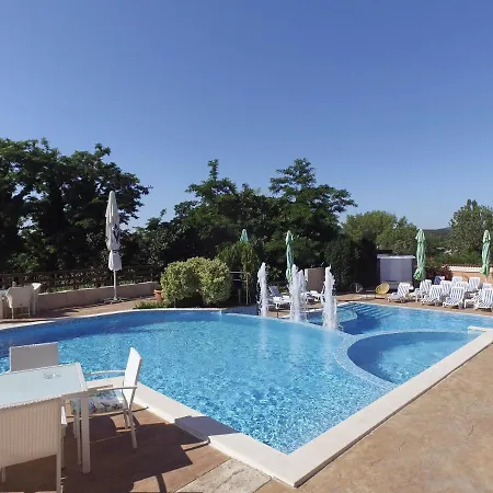 Hotel семеен Golden Place