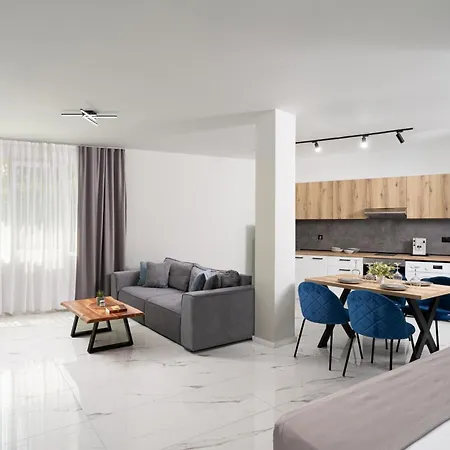 Hotel семеен Golden Place