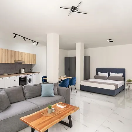 Hotel семеен Golden Place 3*