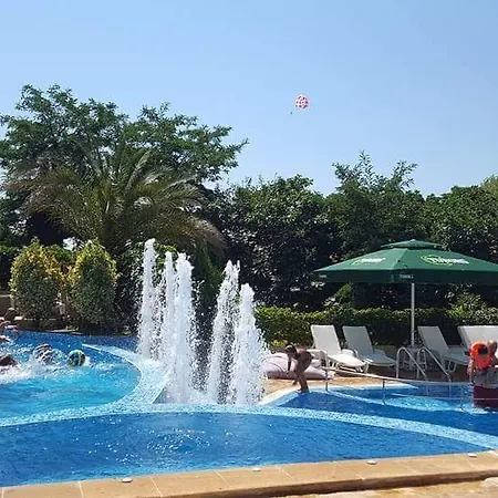 семеен Golden Place Hotel